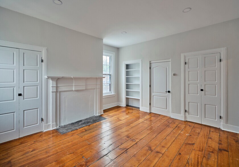 More Photos Of 12-20 W Bridge St, New Hope Storefront For Sale