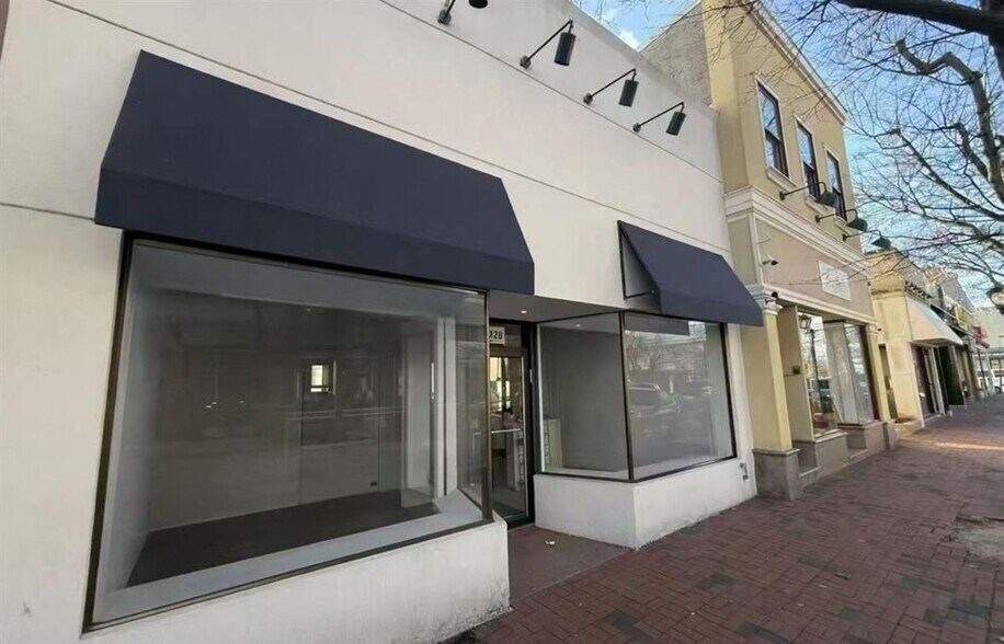 Primary Photo Of 42 Middle Neck Rd, Great Neck Storefront For Lease