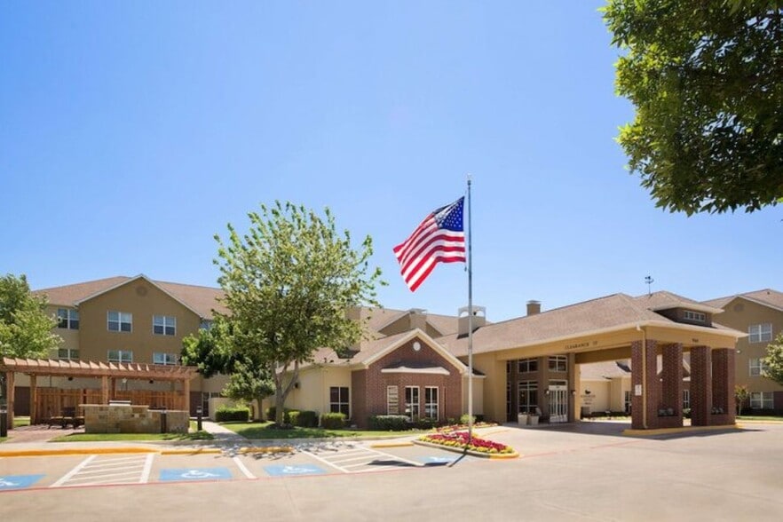 Primary Photo Of 9169 Markville Dr, Dallas Hotel For Sale