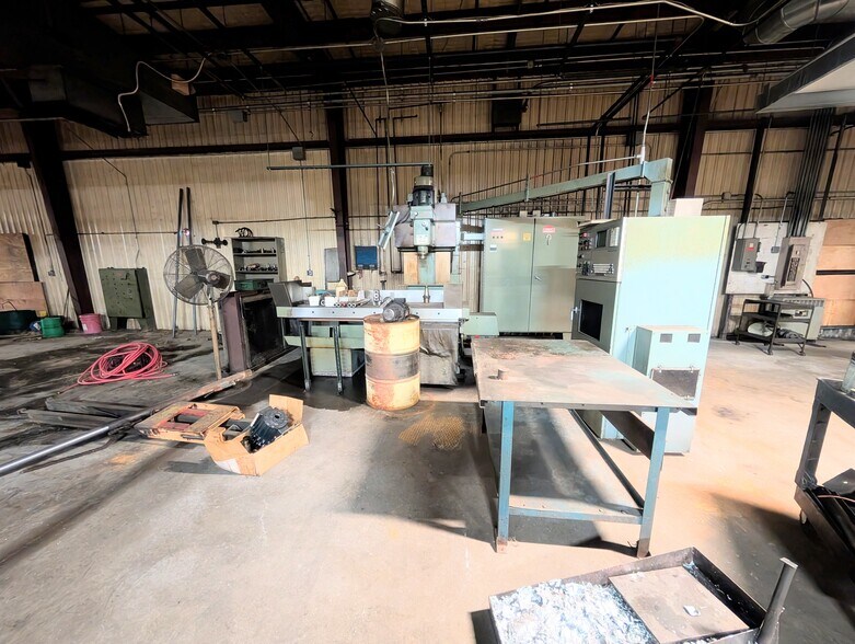 More Photos Of 1469 US Highway 59, Moran Manufacturing For Sale
