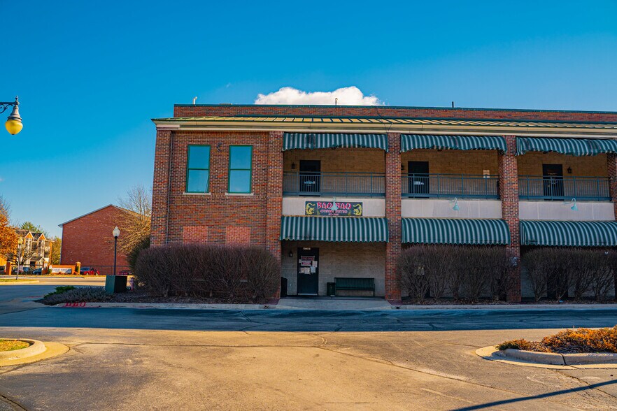 More Photos Of 2101 W Chesterfield Blvd, Springfield Office For Sale