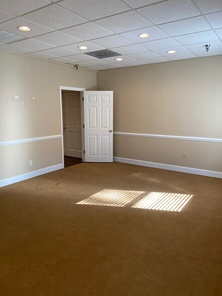 More Photos Of 1000 Main St, Hilton Head Office For Lease