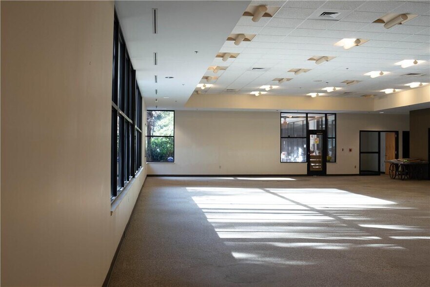 More Photos Of 10 Buck Island Rd, Bluffton Office For Lease