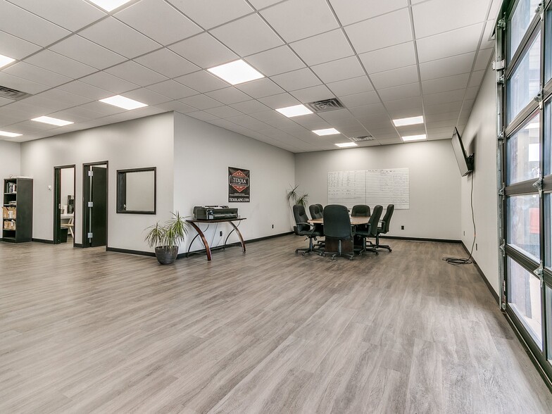 More Photos Of 6625 S Hiwassee Rd, Oklahoma City Showroom For Sale