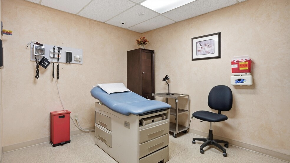 More Photos Of 123 Stewart Ave, Hicksville Medical For Sale