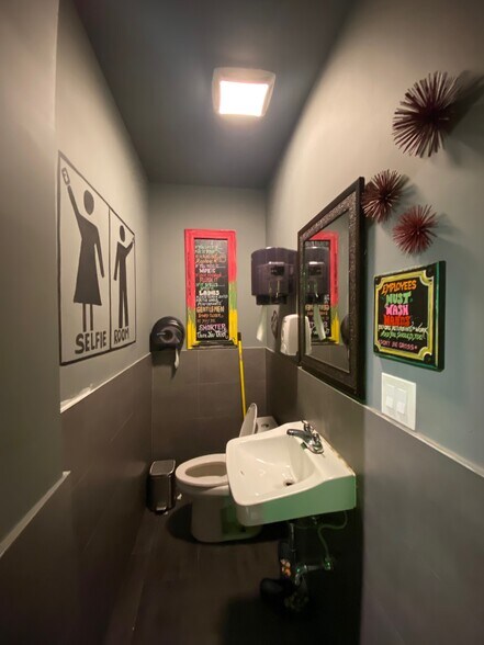 More Photos Of 726 Courtlandt Ave, Bronx Restaurant For Lease