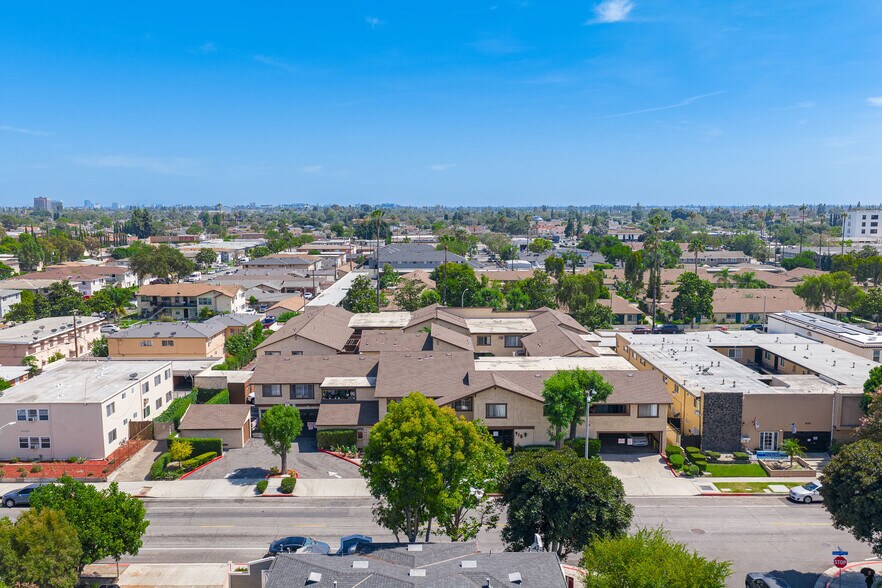 More Photos Of 918 Romneya Dr, Anaheim Apartments For Sale