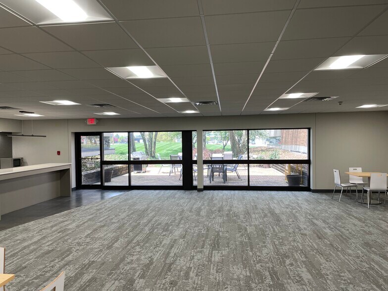 More Photos Of 480 W Dussel Dr, Maumee Office For Lease