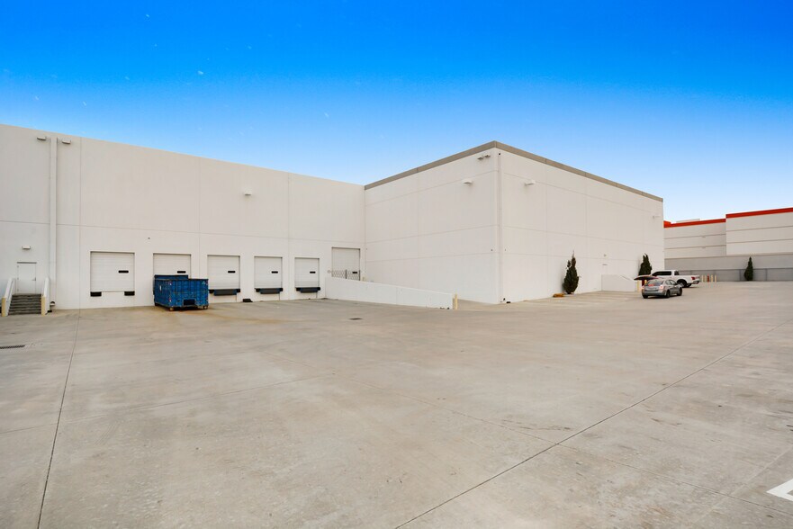 More Photos Of 4850-4852 E La Palma, Anaheim Warehouse For Lease
