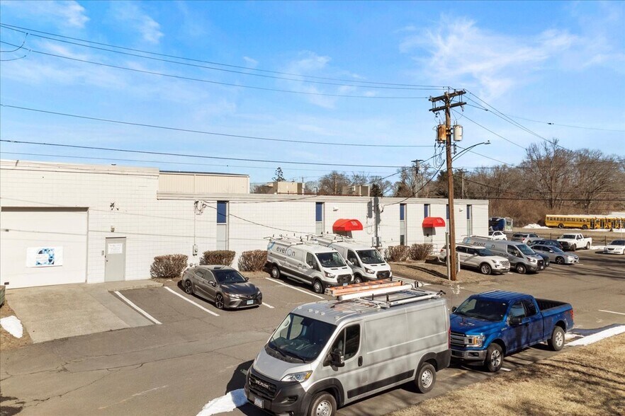 More Photos Of 118 Quinnipiac Ave, North Haven Warehouse For Lease