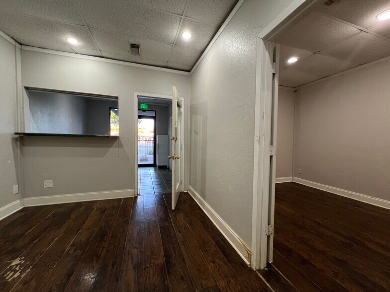 More Photos Of 1701 N Elm St, Denton Office For Sale