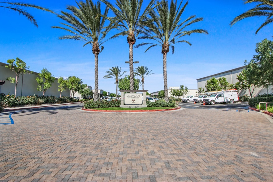 More Photos Of 1537 E McFadden Ave, Santa Ana Manufacturing For Lease