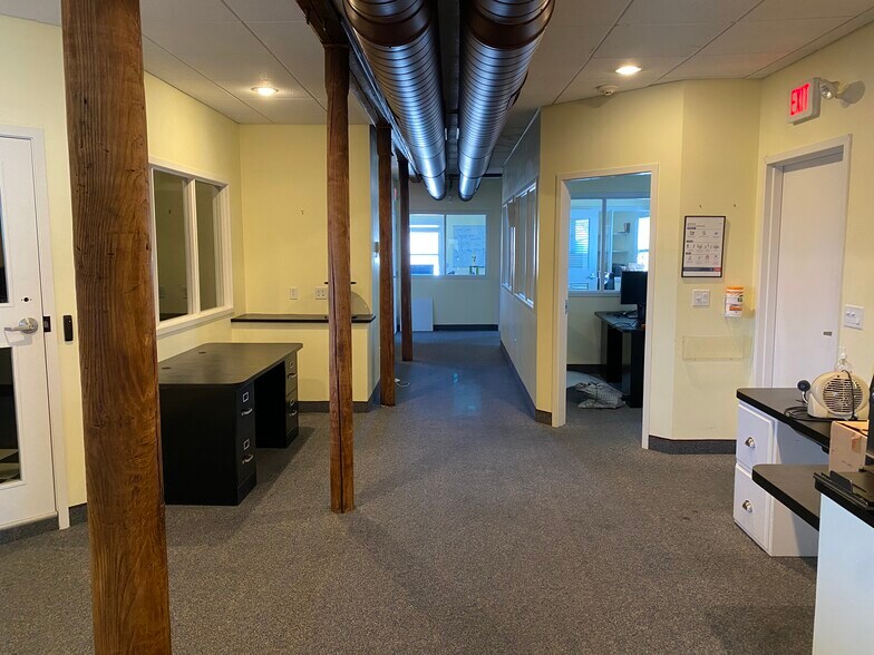 More Photos Of 7 Main St, North Kingstown Storefront Retail Office For Lease