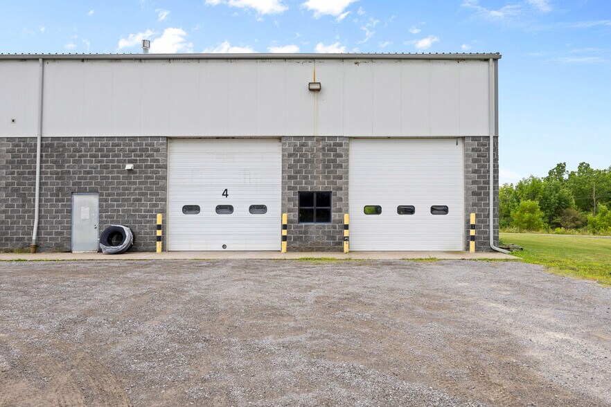 More Photos Of 2926 Lakeville Rd, Avon Warehouse For Lease