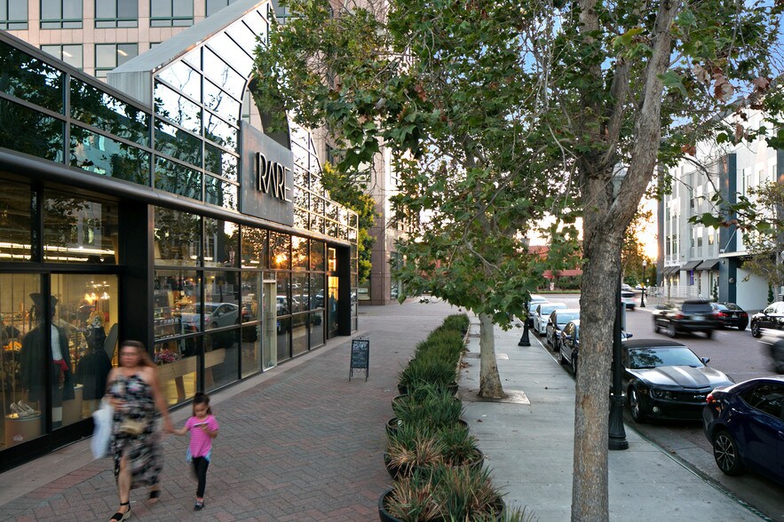 More Photos Of 131-195 W Center Street Promenade, Anaheim Unknown For Lease