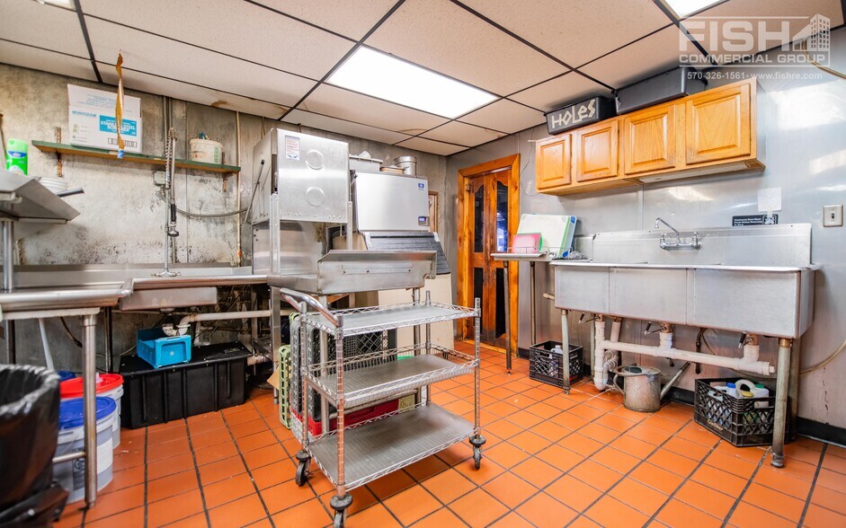 More Photos Of 204 Valley St, Williamsport Bar For Sale