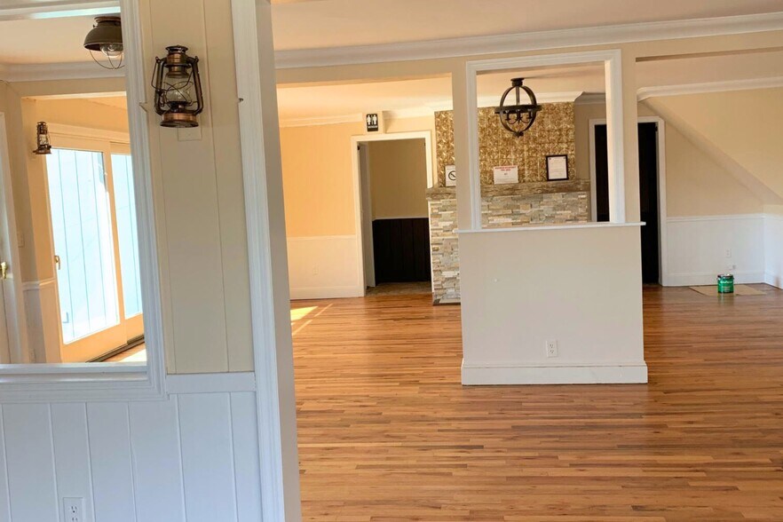 More Photos Of 2095 Montauk Hwy, Amagansett Restaurant For Lease