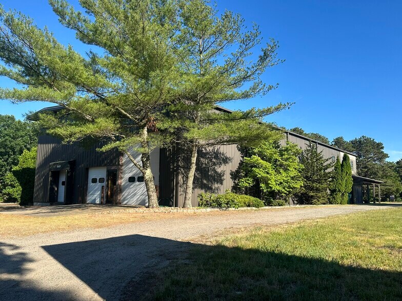 More Photos Of 22 A St, Edgartown Warehouse For Sale