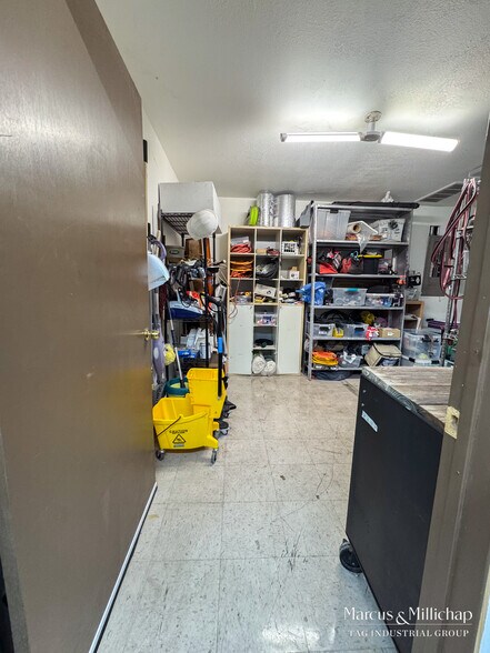 More Photos Of 209 Tradesmen Dr, Hutto Warehouse For Sale