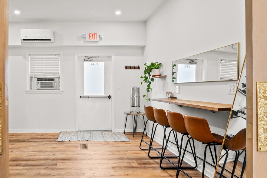 More Photos Of 694 Pont Reading Rd, Ardmore Storefront Retail Residential For Sale