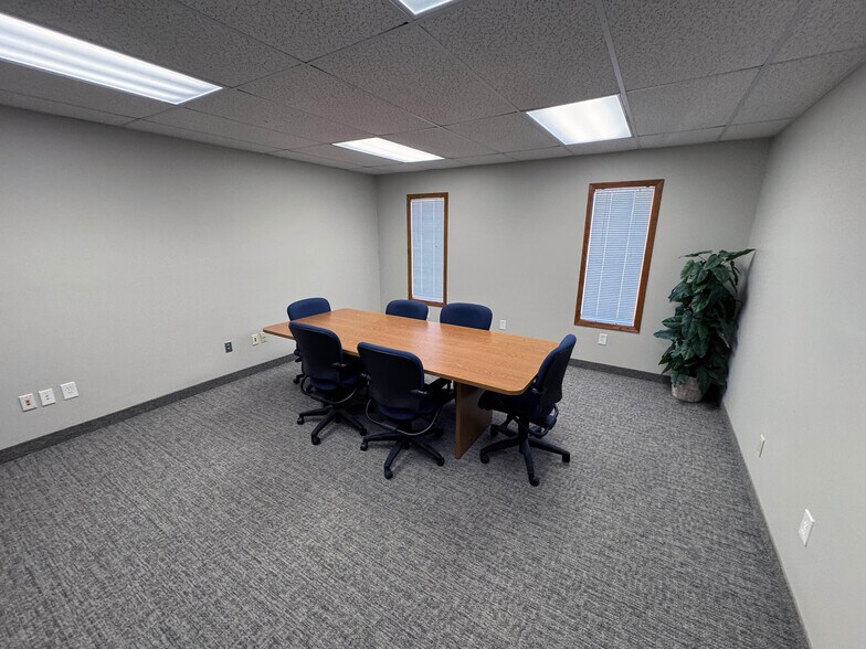 More Photos Of 5437 212th St W, Farmington Office For Lease