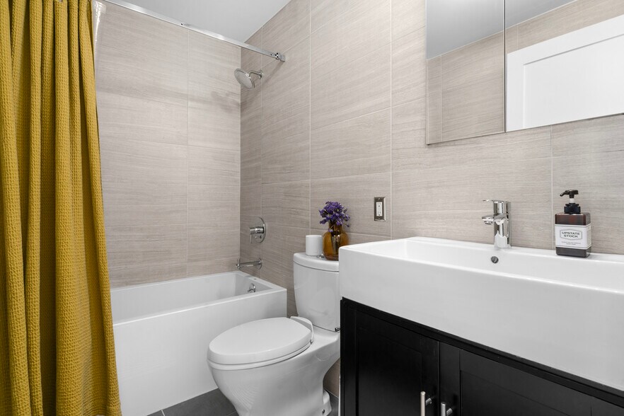 More Photos Of 212 Franklin St, Brooklyn Storefront Retail Residential For Sale