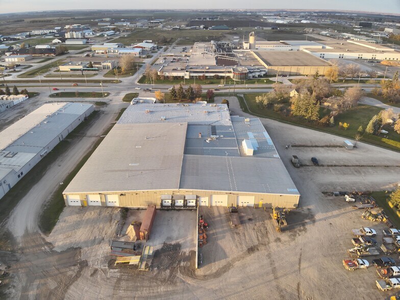 More Photos Of 78 Pth 52 W, Steinbach Distribution For Sale