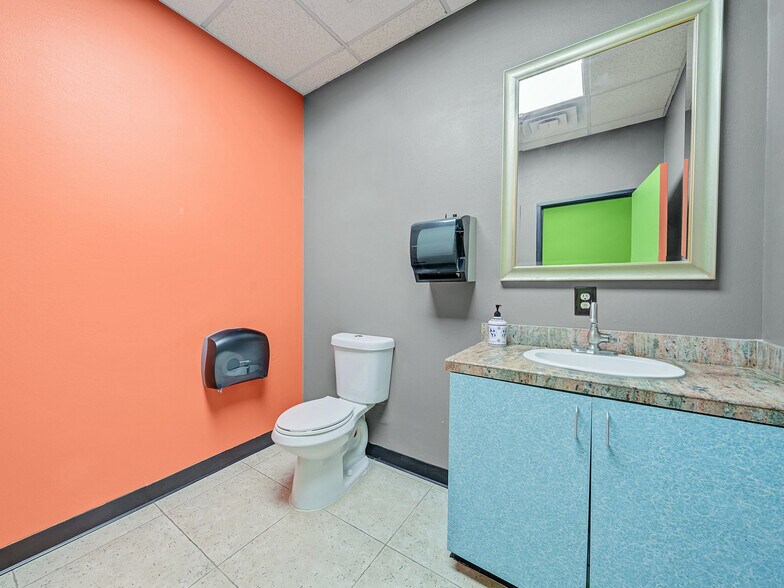 More Photos Of 2424 Lacy Ln, Carrollton Showroom For Sale