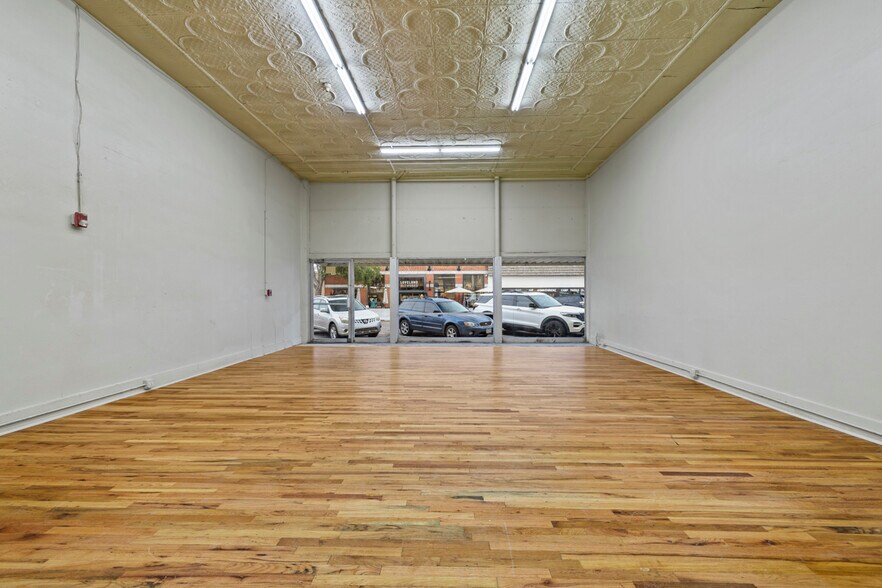 More Photos Of 133 W 4th St, Loveland Freestanding For Lease