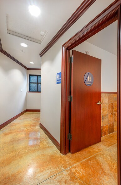 More Photos Of 810 Denbeste Ct, Windsor Office For Lease