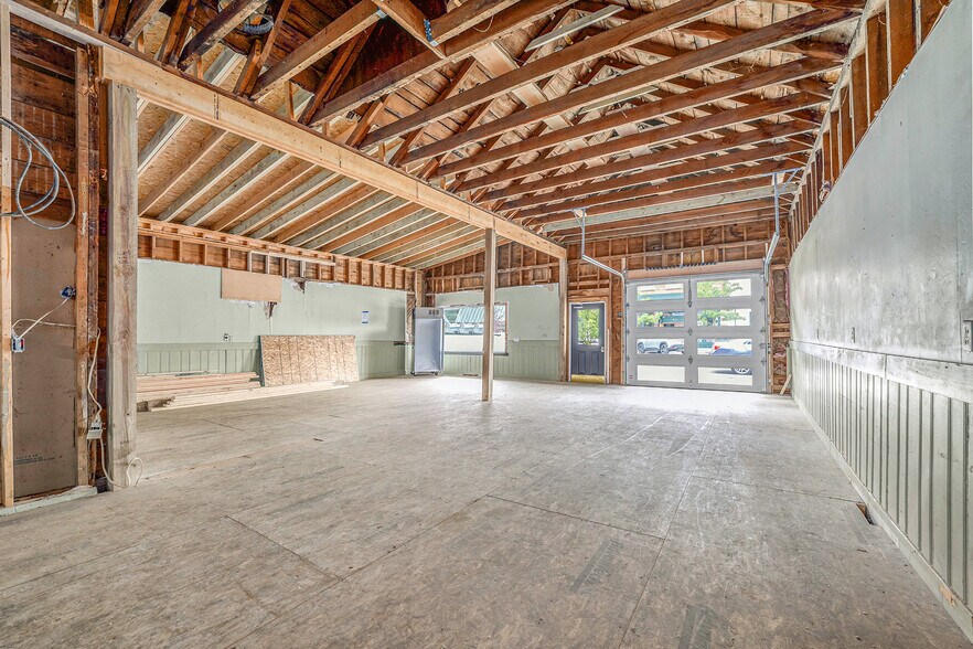 More Photos Of 135 River St, Elk Rapids Storefront Retail Office For Sale