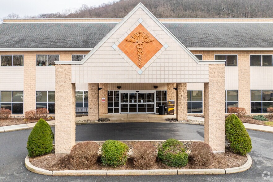 More Photos Of 100 Schuylkill Medical Plz, Pottsville Medical For Sale