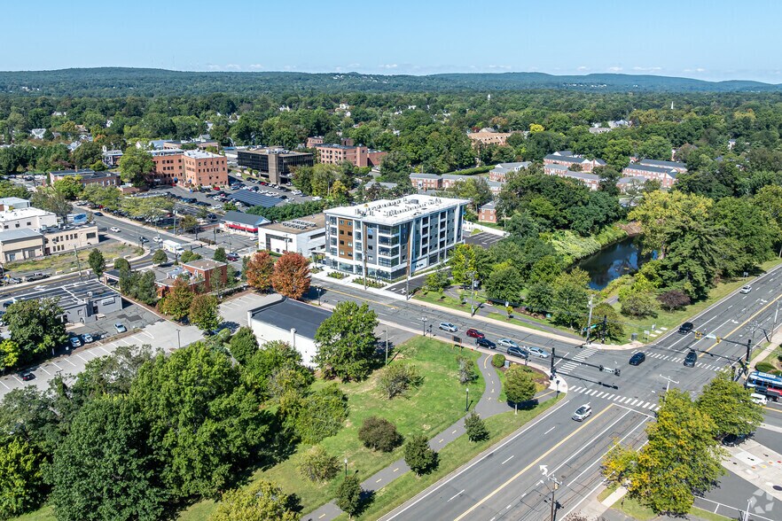 More Photos Of 920-924 Farmington Ave, West Hartford Apartments For Lease