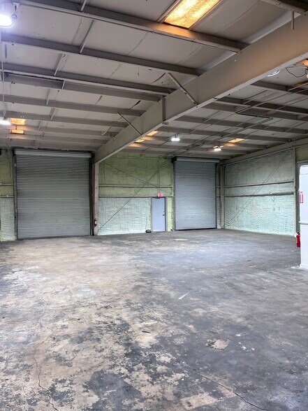 More Photos Of 3942 Arnold Ave, Naples Unknown For Lease