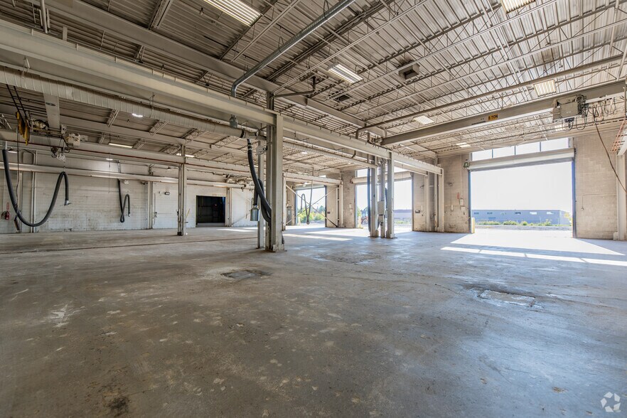 More Photos Of 1075 Clark Blvd, Brampton Warehouse For Lease