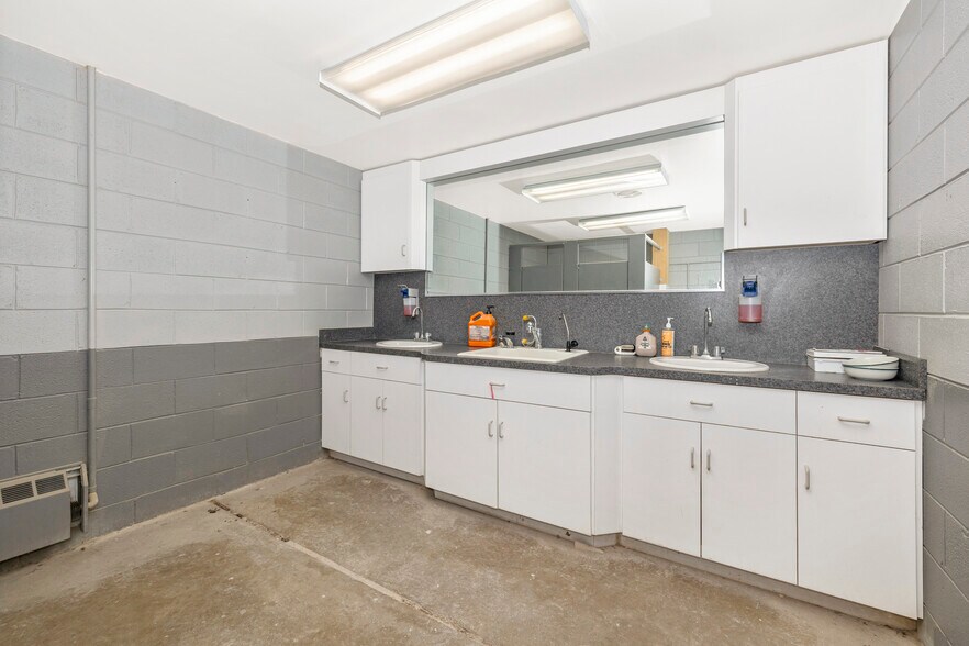 More Photos Of 18001 Sellman Rd, Dickerson Light Manufacturing For Sale