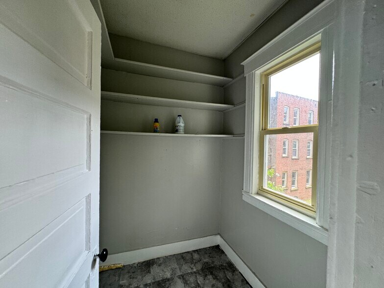 More Photos Of 14 Hillside Ave, Hartford Storefront Retail Residential For Sale