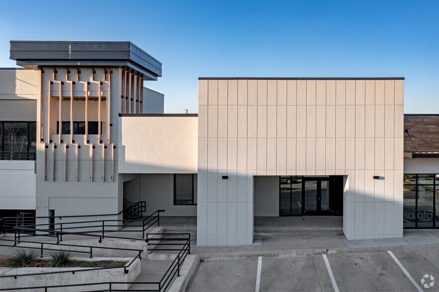 More Photos Of 4100-4160 S Cooper St, Arlington Freestanding For Lease