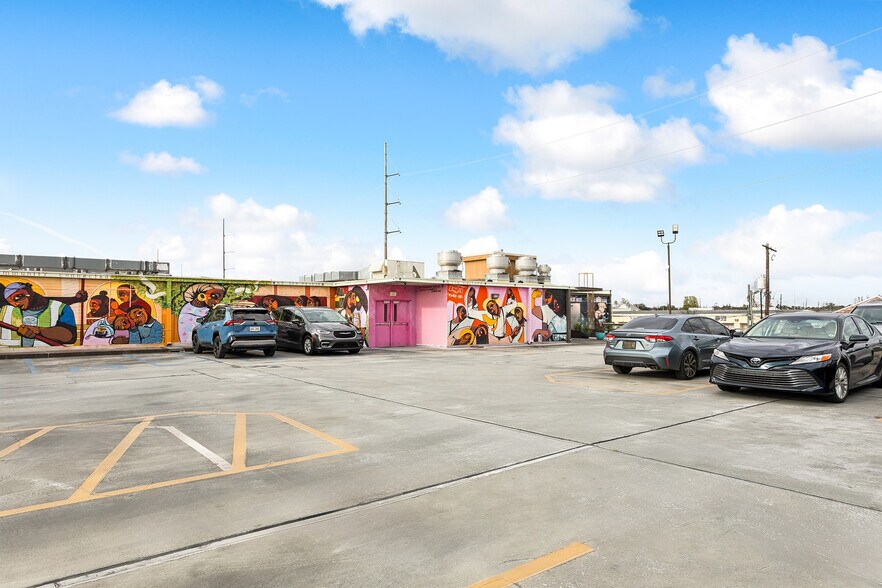 More Photos Of 300 N Broad St, New Orleans Supermarket For Lease