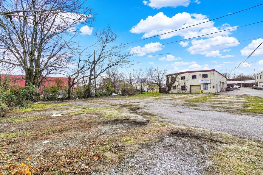 More Photos Of 1006 1/2 Mount Rose Rear Ave, York Auto Repair For Sale