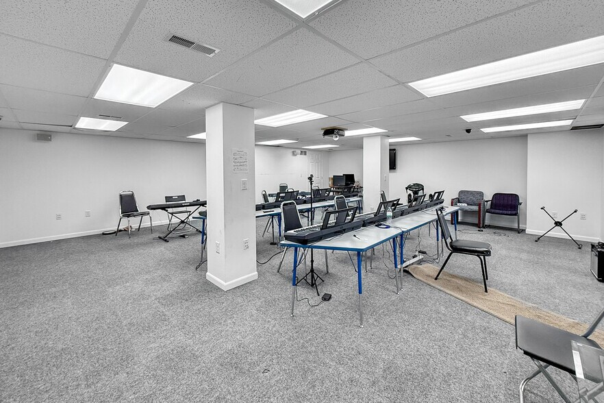 More Photos Of 4001 Ingersoll Ave, Des Moines Office For Sale