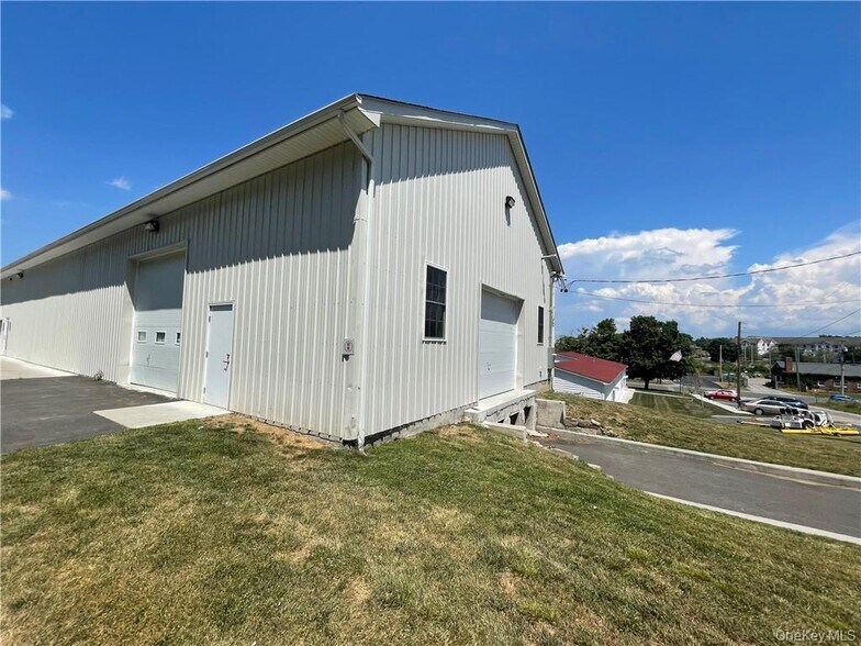 More Photos Of 75 Bill Larkin Dr, New Windsor Township Industrial For Sale