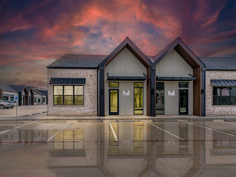 More Photos Of 1325 Main St, Katy Office For Sale