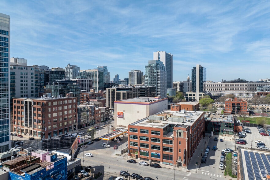 More Photos Of 820 N Orleans St, Chicago Office For Lease