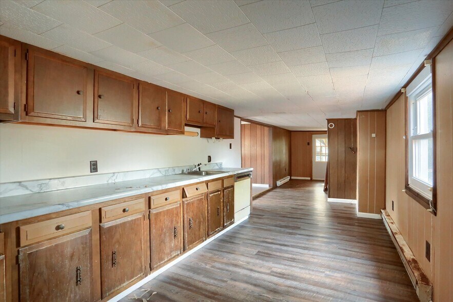 More Photos Of 145 Chamberlaine Ave, Pottsville Flex For Sale