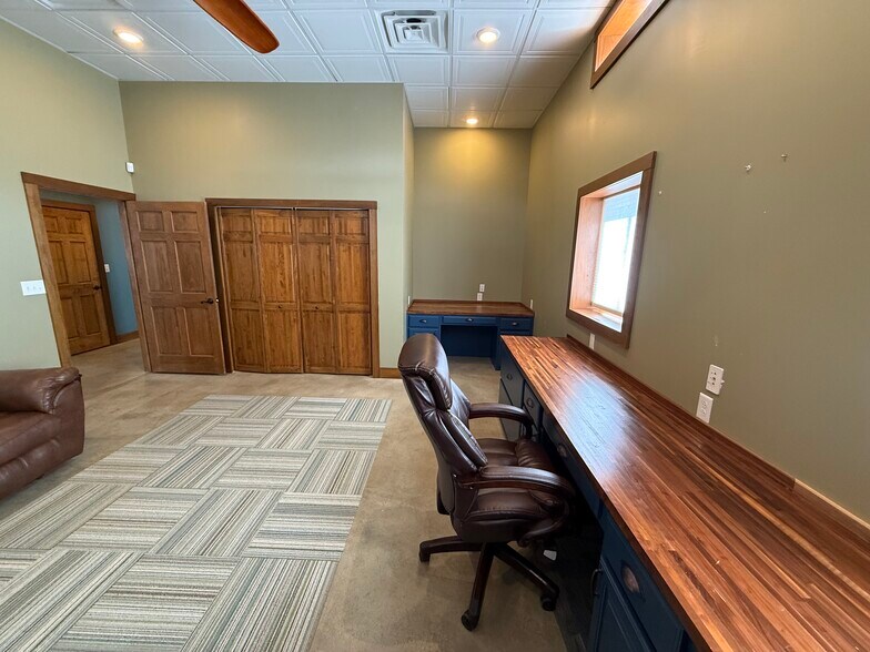 More Photos Of 805 Atlantic Ave, Franklin Light Manufacturing For Sale