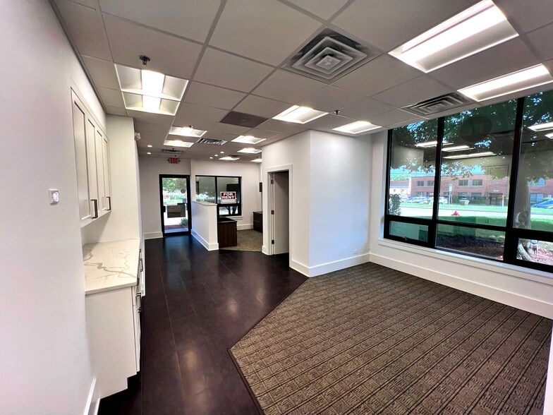 More Photos Of 1894-1908 Techny Ct, Northbrook Warehouse For Lease