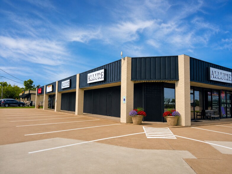 More Photos Of 3411-3415 E US Highway 377, Granbury Storefront Retail Office For Sale