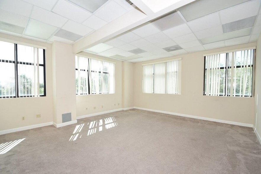 More Photos Of 1700 W Woolbright Rd, Boynton Beach Medical For Lease