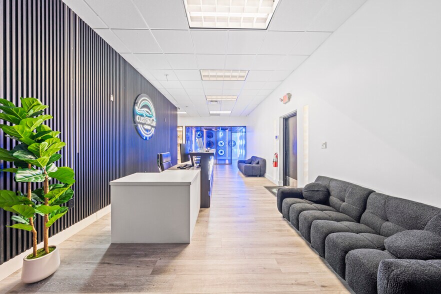 More Photos Of 2500 NW 39th St, Miami Light Distribution For Sale